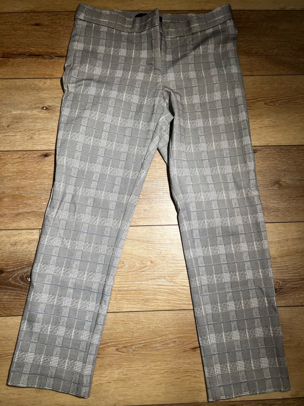Amanda & Chelsea Plaid Straight Leg Pants in Gray